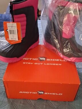 NWT Kids Winter Boots By Arctic Shield